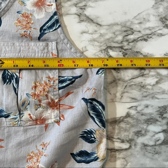 Vanilla Star Grey Tropical Print Button Down Tie Front Sleeveless top, Large - Picture 11 of 12